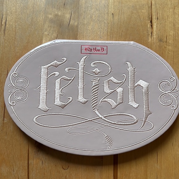 Kat Von D Fetish blush + highlighter - Picture 2 of 3